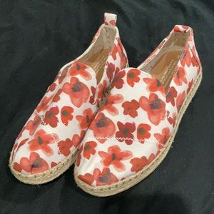 Toms White with Red poppies shoes size W6.5